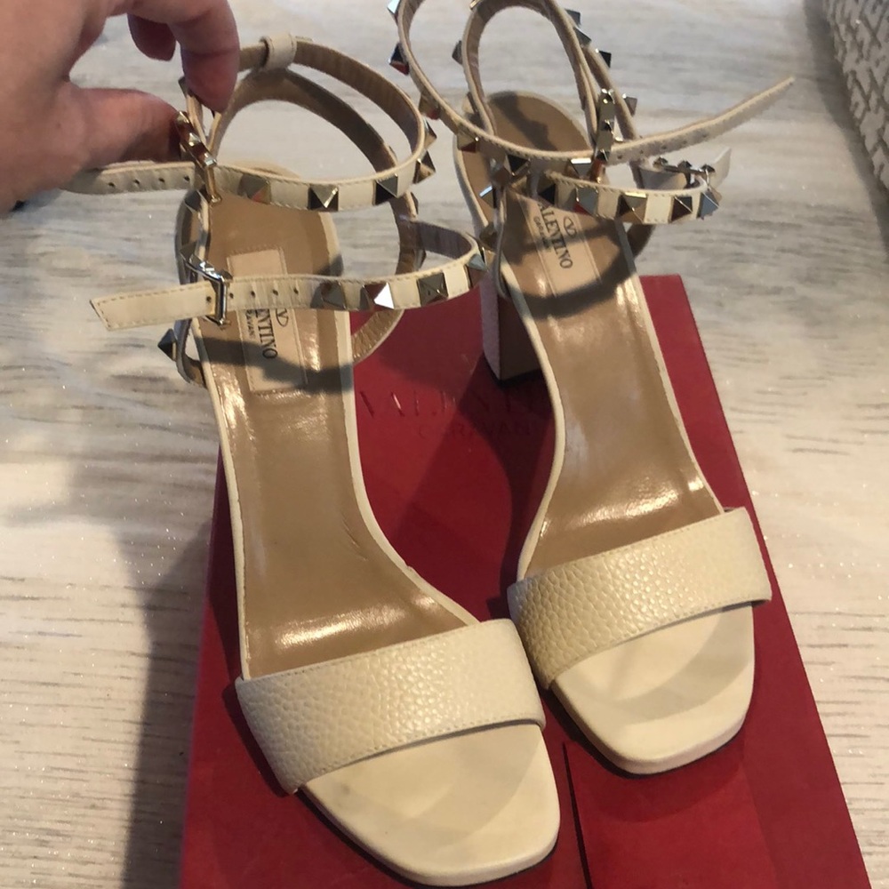 Valentino cream colored sandals. Size 39.5